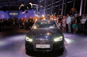 Im Mittelpunkt eines unterhaltsamen Abends: der neue Audi A3. Foto: Mario Zgoll