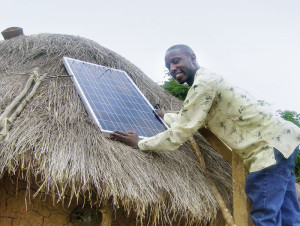  Durch Stromerzeugung mittels PV-Module erschließen sich die Menschen Lebensqualität. Foto: Kirchner Solar Group